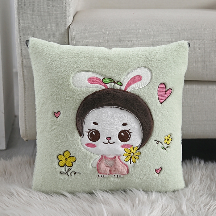 91家纺网 家纺一手货源 找家纺 伊可爱抱枕被 2023新款兔毛绒贴布绣抱枕被-蒙太兔 蒙太兔-青苹绿