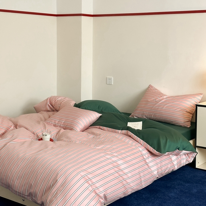 91家纺网 家纺一手货源 找家纺 时年 2023新款100支数码印花条纹四件套 复古白桃