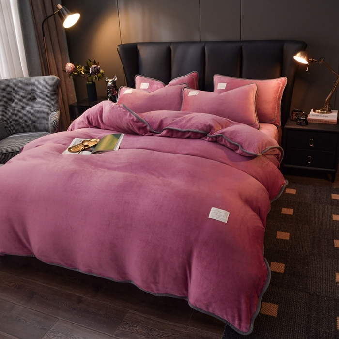 91家纺网 家纺一手货源 找家纺 啊雅家居 2025新款纯色包边双面牛奶绒四件套 包豆沙