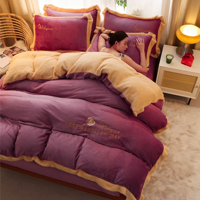 91家纺网 家纺一手货源 找家纺 啊雅家居 2026新款绣花牛奶绒加羊羔绒四件套 豆沙加米黄