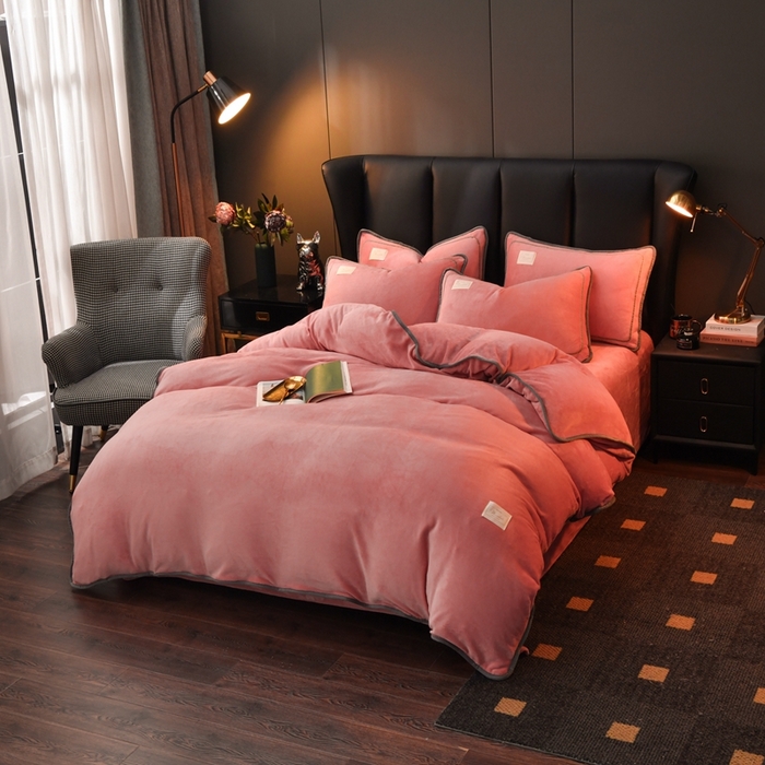 91家纺网 家纺一手货源 找家纺 啊雅家居 2026新款纯色包边双面牛奶绒四件套 包砖色