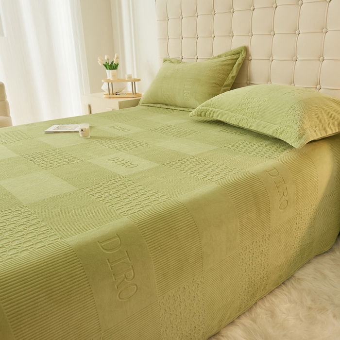 91家纺网 家纺一手货源 找家纺 吾诺家居 2023新款230克立体雕花牛奶绒床单可配三件套 迪若-绿