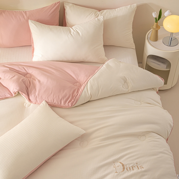 91家纺网 家纺一手货源 找家纺 荔禾家居 2023新款千鸟格提花刺绣款大豆被冬被被子被芯 樱花粉