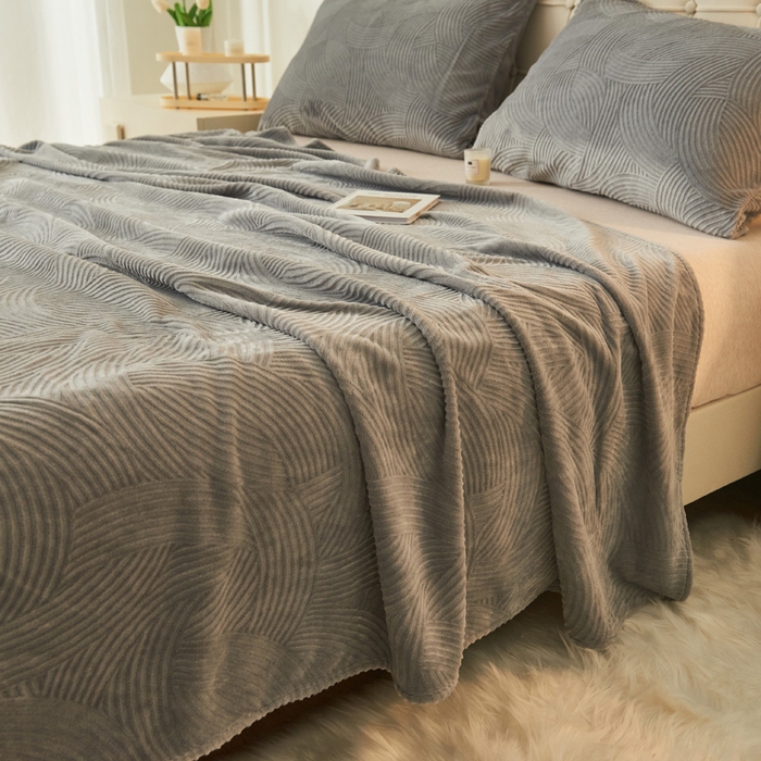 91家纺网 家纺一手货源 找家纺 吾诺家居 2023新款230克立体雕花牛奶绒床单可配三件套 线条-灰