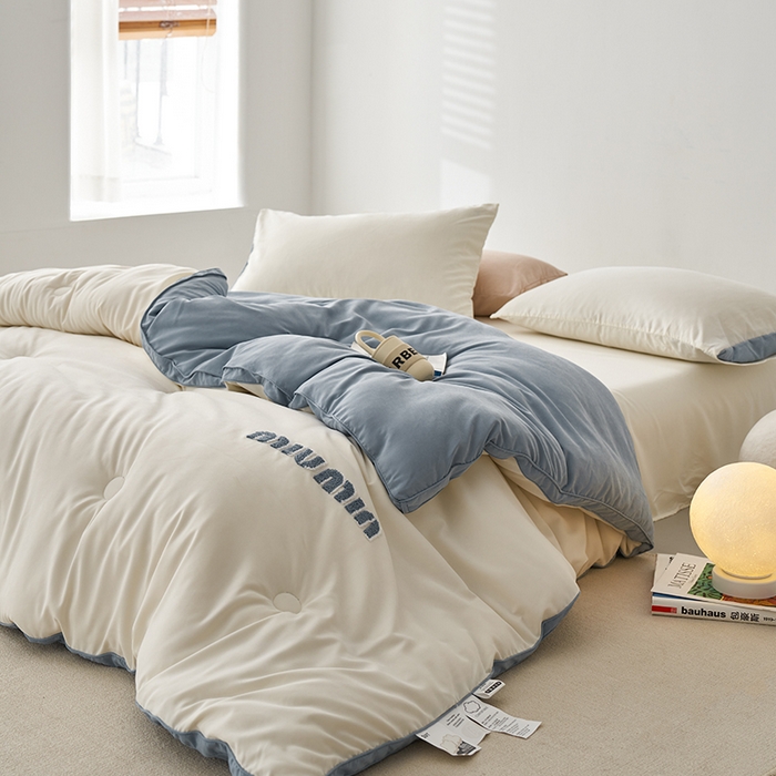 91家纺网 家纺一手货源 找家纺 荔禾家居 2023新款A类毛巾绣多巴胺系大豆被冬被 卡布里蓝