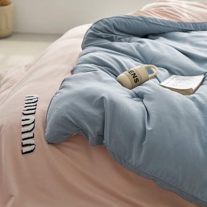 91家纺网 家纺一手货源 找家纺 荔禾家居 2023新款A类毛巾绣多巴胺系大豆被冬被 白桃乌龙