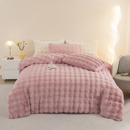 91家纺网 家纺一手货源 找家纺 新月家纺（锦威郎） 2023新款AB面泡泡兔兔绒皮草四件套 豆沙粉