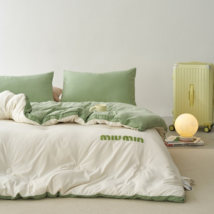 91家纺网 家纺一手货源 找家纺 荔禾家居 2023新款A类毛巾绣多巴胺系大豆被冬被 抹茶星冰