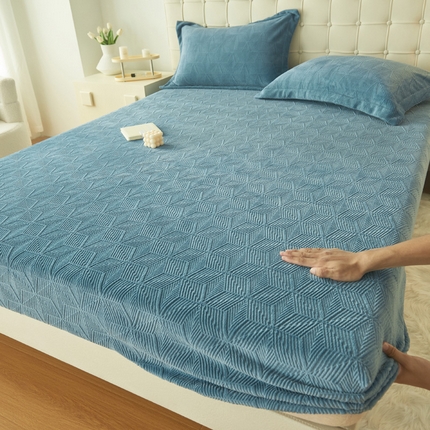 91家纺网 家纺一手货源 找家纺 （总）吾诺家居 2023新款230克立体雕花牛奶绒床笠