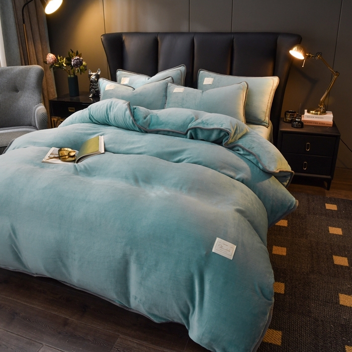 91家纺网 家纺一手货源 找家纺 啊雅家居 2025新款纯色包边双面牛奶绒四件套 包水绿