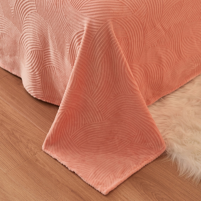 91家纺网 家纺一手货源 找家纺 吾诺家居 2023新款230克立体雕花牛奶绒床单可配三件套 线条-粉