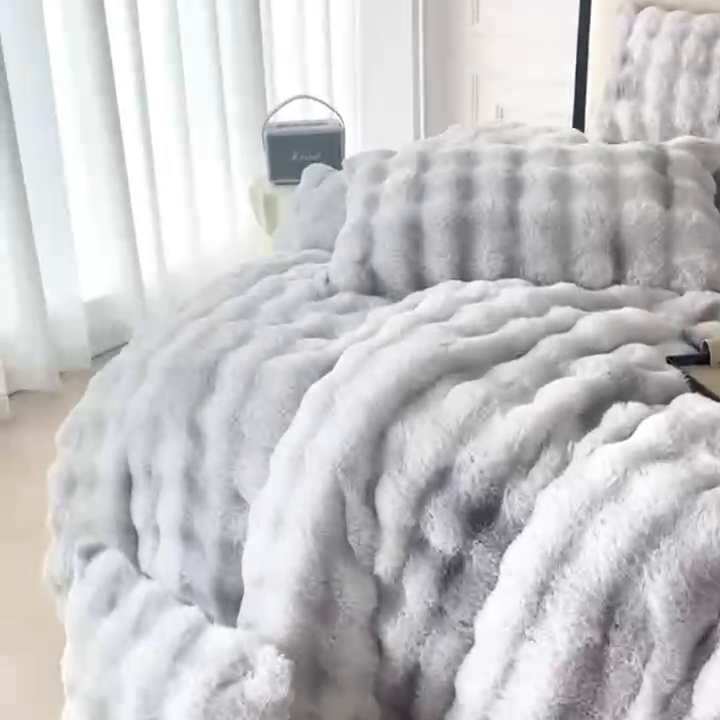 91家纺网 家纺一手货源 找家纺 邦妮家纺2024新款直播爆款兔兔绒兔毛绒渐变色彩色牛奶绒四件套 七彩灰