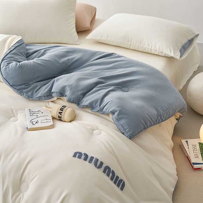 91家纺网 家纺一手货源 找家纺 荔禾家居 2023新款A类毛巾绣多巴胺系大豆被冬被 卡布里蓝