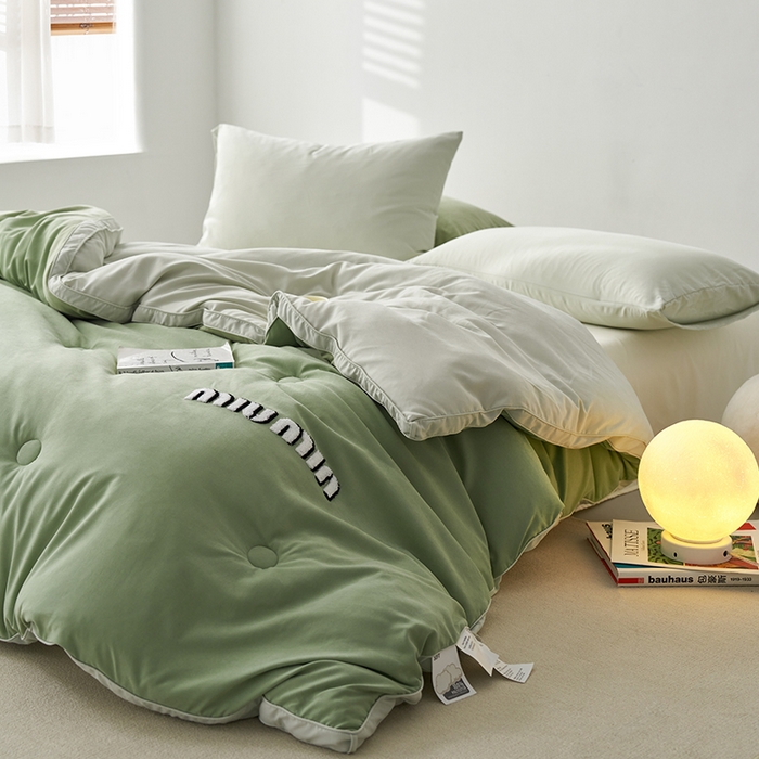 91家纺网 家纺一手货源 找家纺 荔禾家居 2023新款A类毛巾绣多巴胺系大豆被冬被 绿野仙踪