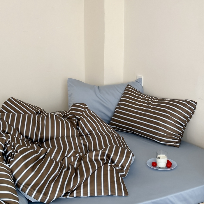 91家纺网 家纺一手货源 找家纺 时年 2023新款100支数码印花条纹四件套 复古摩卡