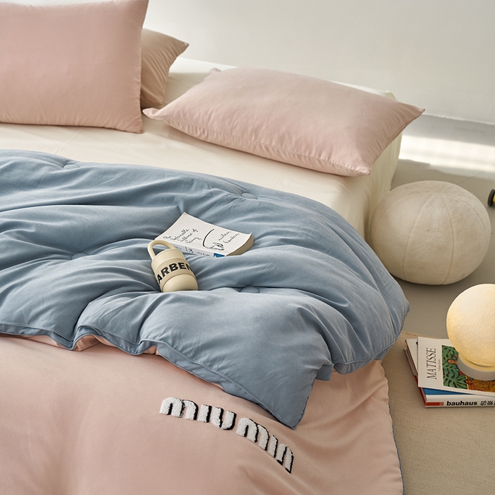 91家纺网 家纺一手货源 找家纺 荔禾家居 2023新款A类毛巾绣多巴胺系大豆被冬被 白桃乌龙