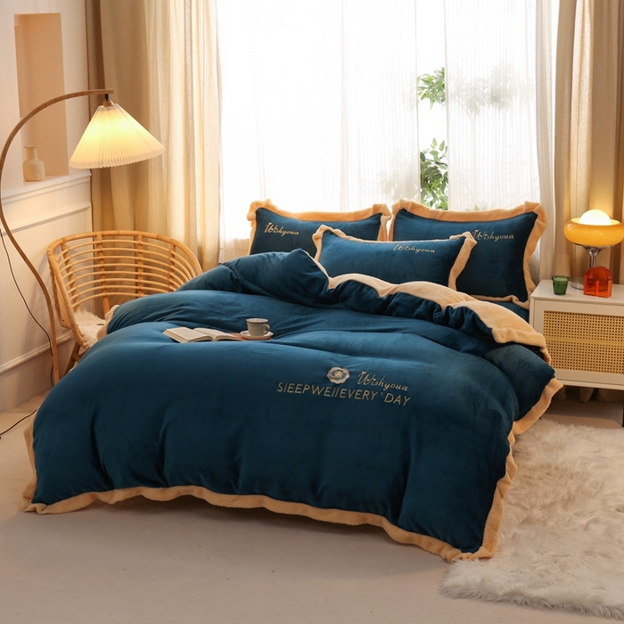 91家纺网 家纺一手货源 找家纺 啊雅家居 2026新款绣花牛奶绒加羊羔绒四件套 宝蓝加米黄