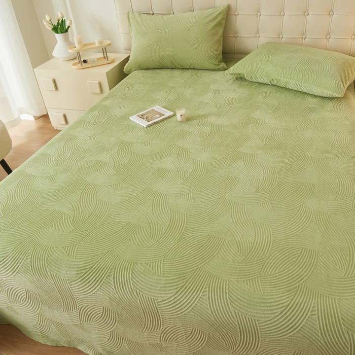 91家纺网 家纺一手货源 找家纺 吾诺家居 2023新款230克立体雕花牛奶绒床单可配三件套 线条-绿