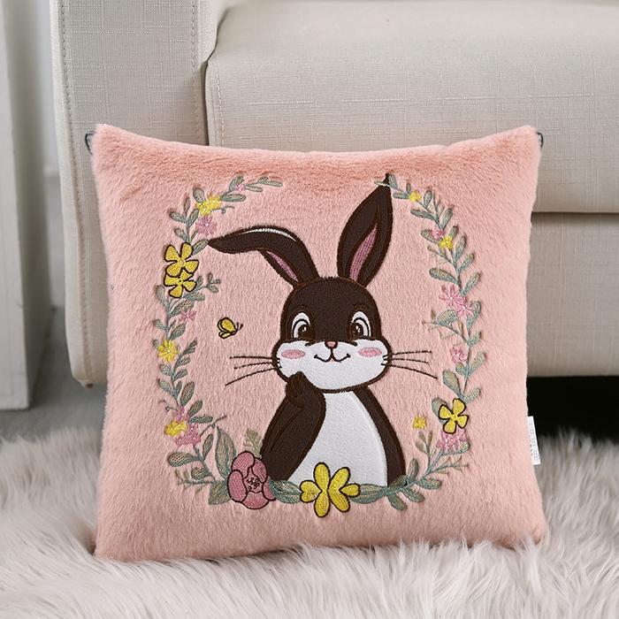 91家纺网 家纺一手货源 找家纺 伊可爱抱枕被 2023新款兔毛绒贴布绣抱枕被-富贵兔 富贵兔-雅玉