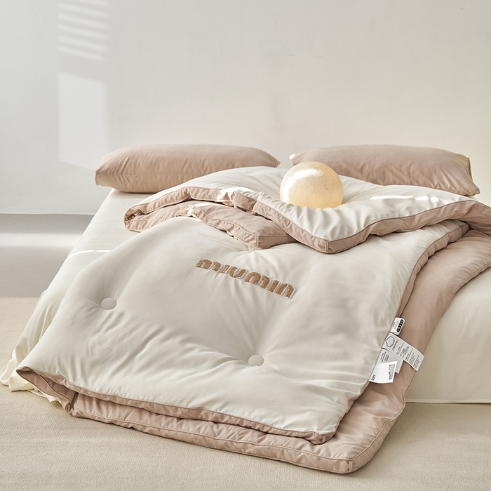 91家纺网 家纺一手货源 找家纺 荔禾家居 2023新款A类毛巾绣多巴胺系大豆被冬被 太妃奶咖