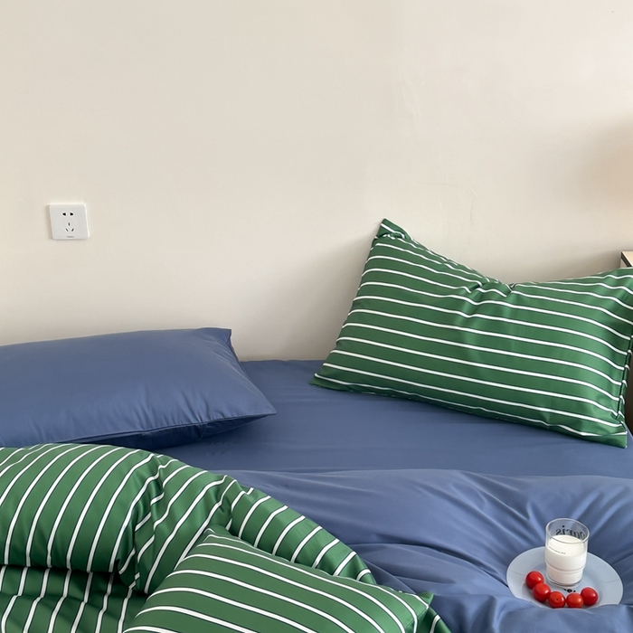 91家纺网 家纺一手货源 找家纺 时年 2023新款100支数码印花条纹四件套 复古墨绿