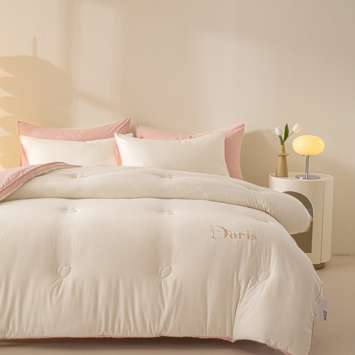 91家纺网 家纺一手货源 找家纺 荔禾家居 2023新款千鸟格提花刺绣款大豆被冬被被子被芯 樱花粉