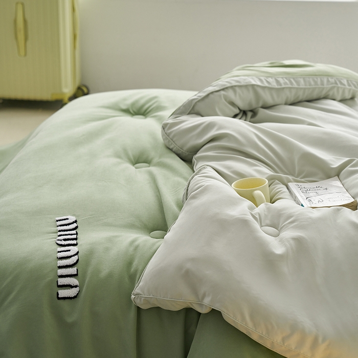 91家纺网 家纺一手货源 找家纺 荔禾家居 2023新款A类毛巾绣多巴胺系大豆被冬被 绿野仙踪