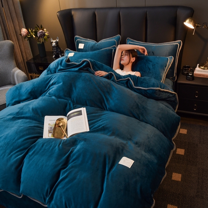 91家纺网 家纺一手货源 找家纺 啊雅家居 2026新款纯色包边双面牛奶绒四件套 包宝蓝