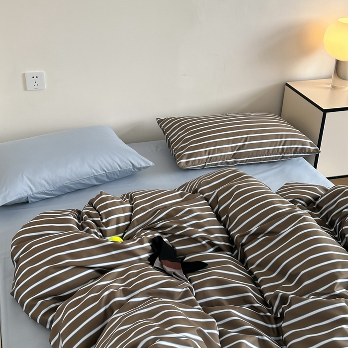 91家纺网 家纺一手货源 找家纺 时年 2023新款100支数码印花条纹四件套 复古摩卡