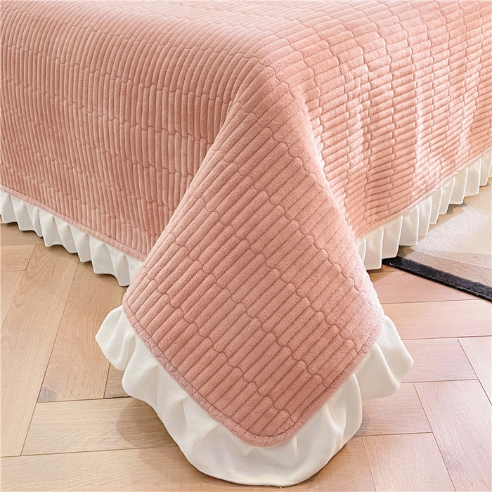 91家纺网 家纺一手货源 找家纺 喜居 2023新款纯色牛奶绒花边款床盖 粉豆沙