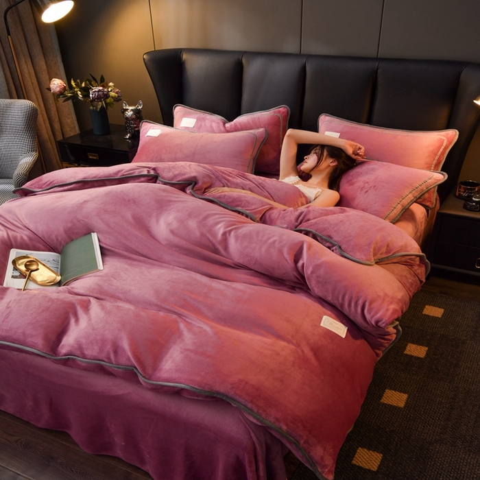 91家纺网 家纺一手货源 找家纺 啊雅家居 2025新款纯色包边双面牛奶绒四件套 包豆沙