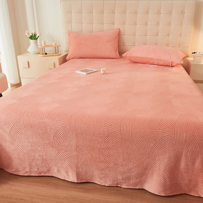 91家纺网 家纺一手货源 找家纺 吾诺家居 2023新款230克立体雕花牛奶绒床单可配三件套 线条-粉