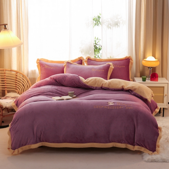 91家纺网 家纺一手货源 找家纺 啊雅家居 2026新款绣花牛奶绒加羊羔绒四件套 豆沙加米黄