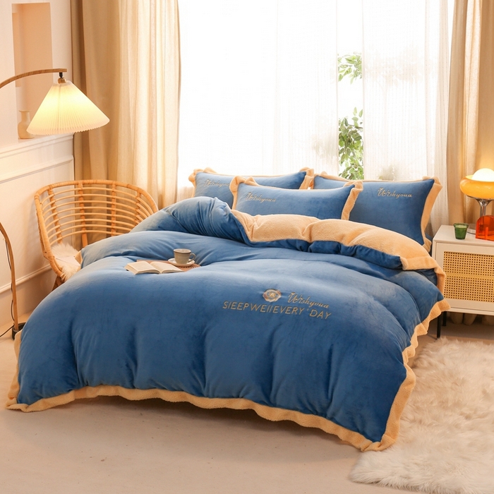 91家纺网 家纺一手货源 找家纺 啊雅家居 2026新款绣花牛奶绒加羊羔绒四件套 克莱因蓝魔加米黄