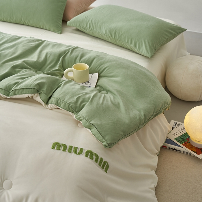 91家纺网 家纺一手货源 找家纺 荔禾家居 2023新款A类毛巾绣多巴胺系大豆被冬被 抹茶星冰