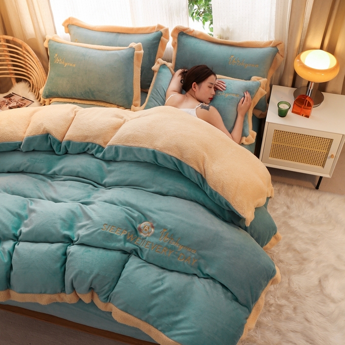 91家纺网 家纺一手货源 找家纺 啊雅家居 2026新款绣花牛奶绒加羊羔绒四件套 水绿加米黄