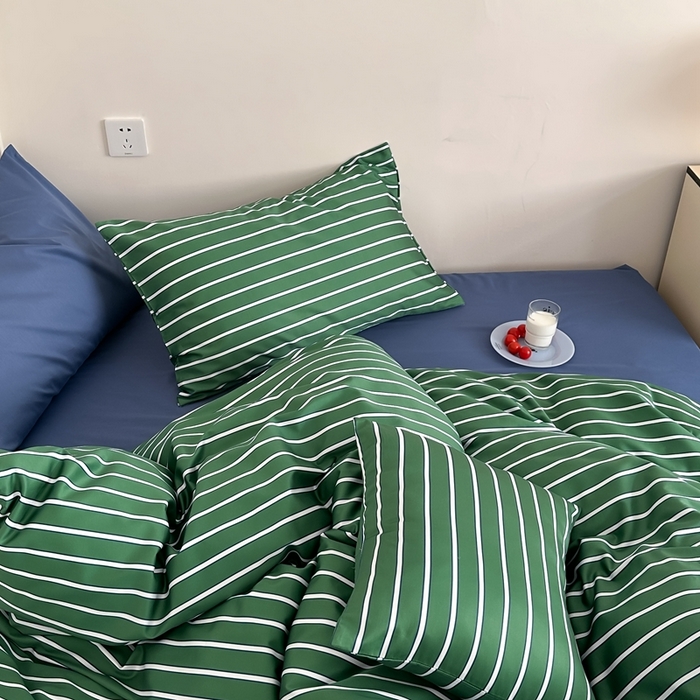 91家纺网 家纺一手货源 找家纺 时年 2023新款100支数码印花条纹四件套 复古墨绿