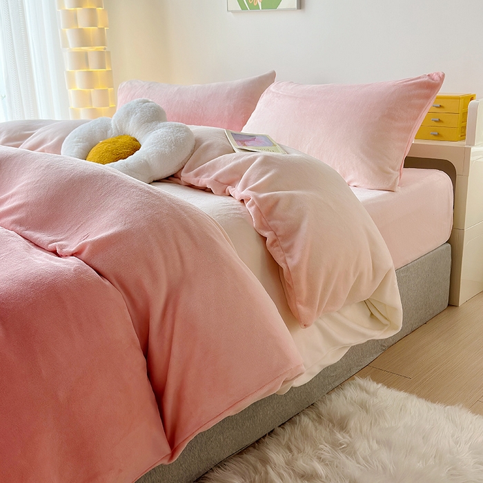 91家纺网 家纺一手货源 找家纺 怡家居 2023新款高克重牛奶绒印花四件套 粉桃