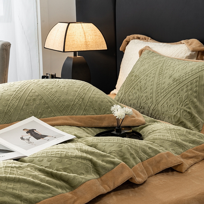 91家纺网 家纺一手货源 找家纺 懒猫家纺 2024新款烂花牛奶绒四件套 米亚-松绿