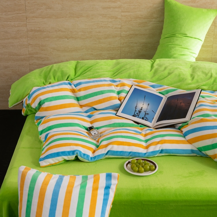 91家纺网 家纺一手货源 找家纺 洋铭区（原狠狠爱） 2023新款ab版牛奶绒绒糖果彩条四件套 糖果黄绿条