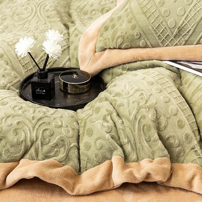 91家纺网 家纺一手货源 找家纺 懒猫家纺 2024新款烂花牛奶绒四件套 米亚-松绿