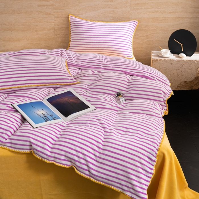 91家纺网 家纺一手货源 找家纺 洋铭区（原狠狠爱） 2023新款ab版牛奶绒心动系列条纹四件套 心动紫白条