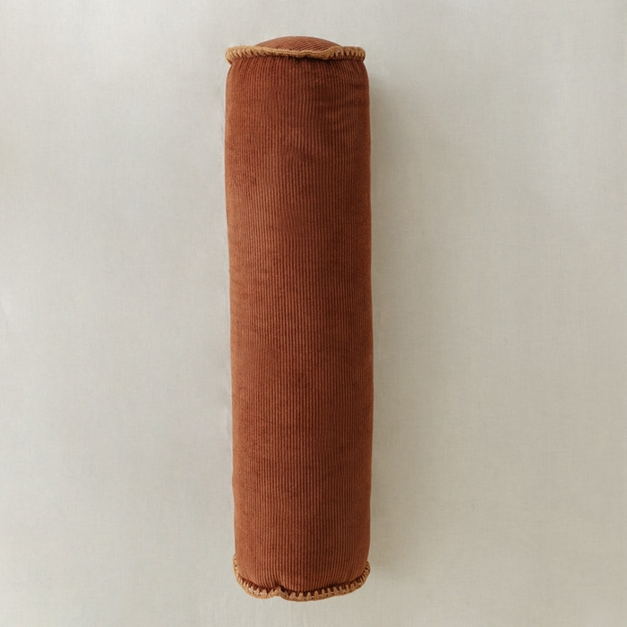 91家纺网 家纺一手货源 找家纺 美茉家居 2023新款灯芯绒贝壳边糖果枕 焦糖