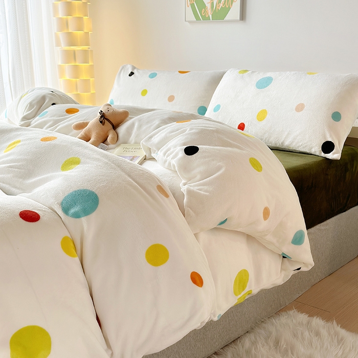 91家纺网 家纺一手货源 找家纺 怡家居 2023新款高克重牛奶绒印花四件套 甜圈