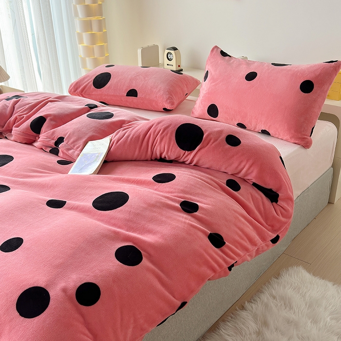 91家纺网 家纺一手货源 找家纺 怡家居 2023新款高克重牛奶绒印花四件套 粉圈