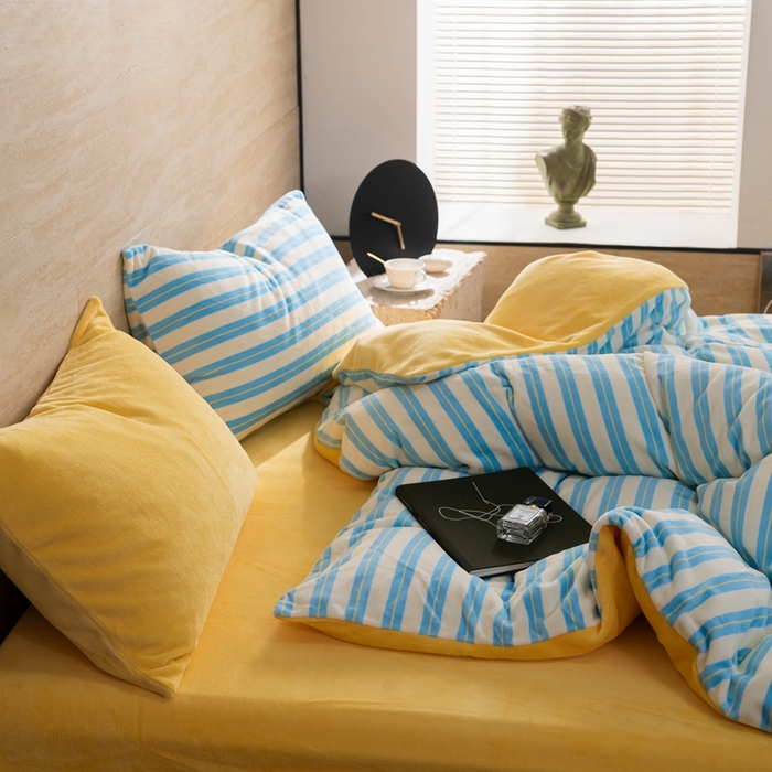 91家纺网 家纺一手货源 找家纺 洋铭区（原狠狠爱） 2023新款ab版牛奶绒绒糖果彩条四件套 糖果蓝细条