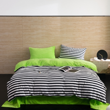 91家纺网 家纺一手货源 找家纺 洋铭区（原狠狠爱） 2023新款ab版牛奶绒绒糖果彩条四件套 糖果黑白条