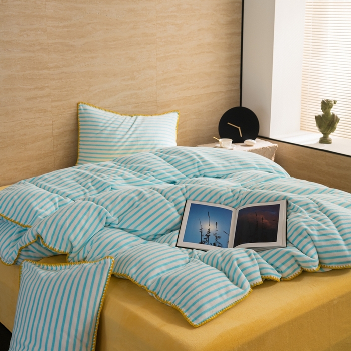 91家纺网 家纺一手货源 找家纺 洋铭区（原狠狠爱） 2023新款ab版牛奶绒心动系列条纹四件套 心动蓝白条