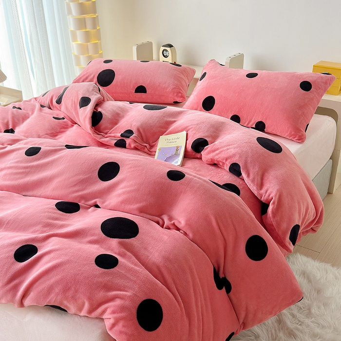 91家纺网 家纺一手货源 找家纺 怡家居 2023新款高克重牛奶绒印花四件套 粉圈