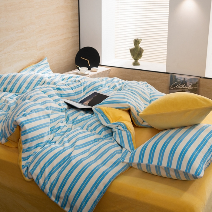 91家纺网 家纺一手货源 找家纺 洋铭区（原狠狠爱） 2023新款ab版牛奶绒绒糖果彩条四件套 糖果蓝细条